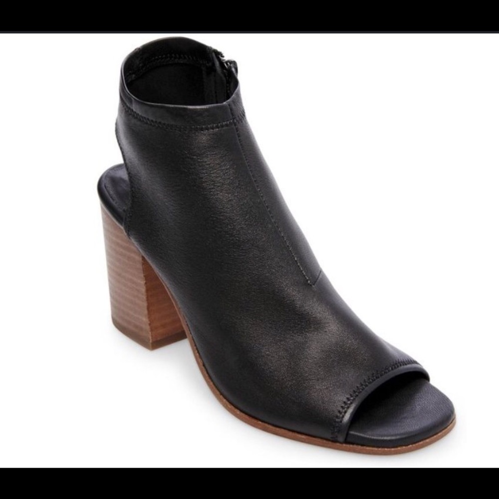 Steven by Steve Madden seigi heeled sandals.